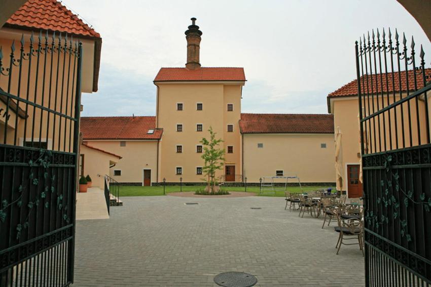 Chateau Krakovany Zewnętrze zdjęcie