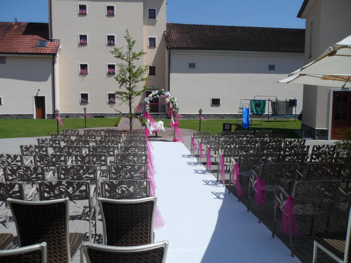 Chateau Krakovany Zewnętrze zdjęcie